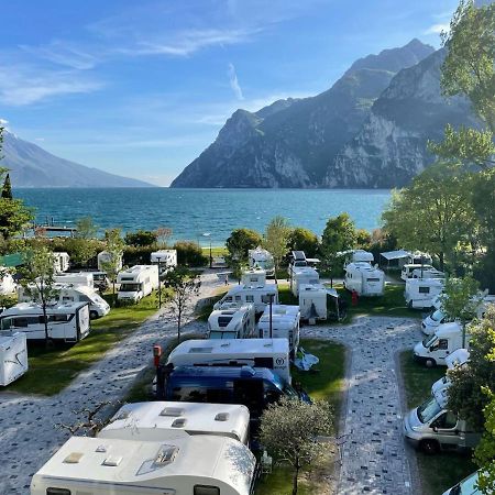 Al Lago Camping & Rooms Riva del Garda Exterior foto