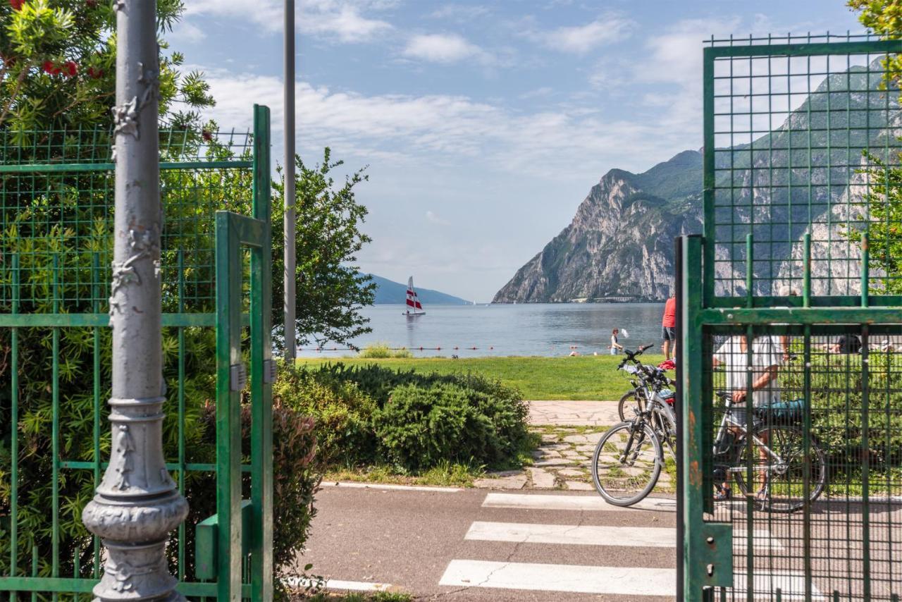 Al Lago Camping & Rooms Riva del Garda Exterior foto